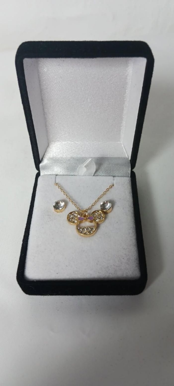 Coffret boucles d'oreilles et collier