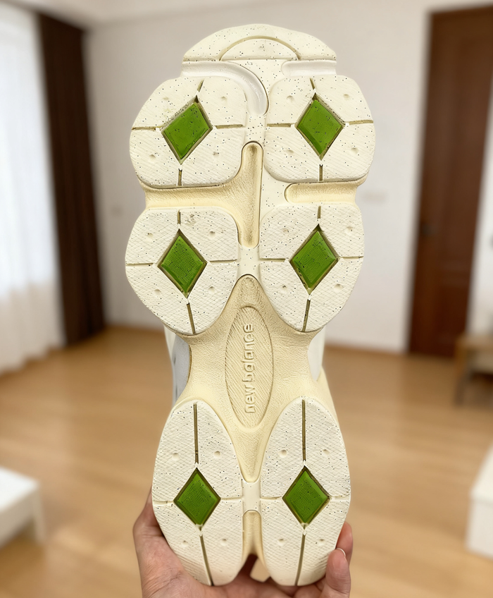 New Balance 9060 Beige taille 40 - photo numéro 5