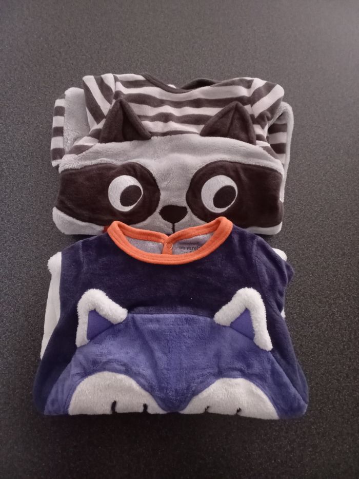 2 pyjamas