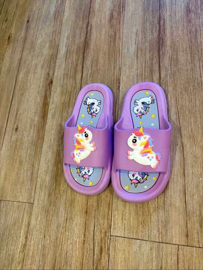 Claquettes licorne 32-33