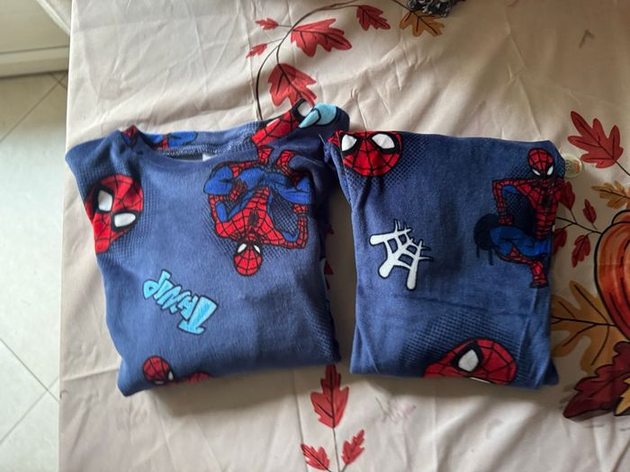 Pyjama velours Spiderman neuf 6 ans