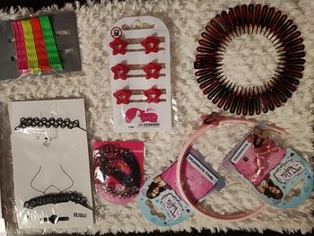Lot de bijoux et articles cheveux fille