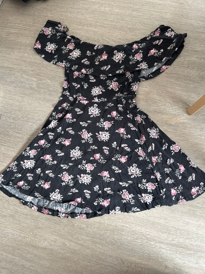 Robe épaule dénudée