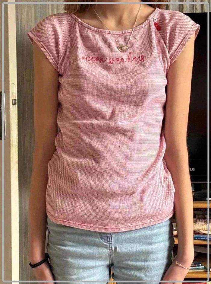 T  shirt  a rayure taille  14ans