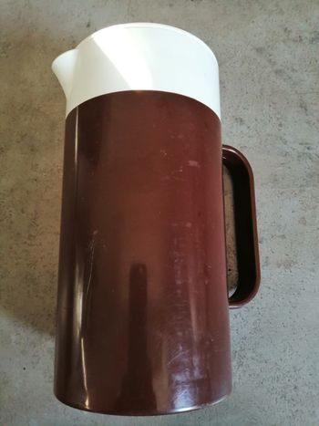 pichet marron et blanc vintage
