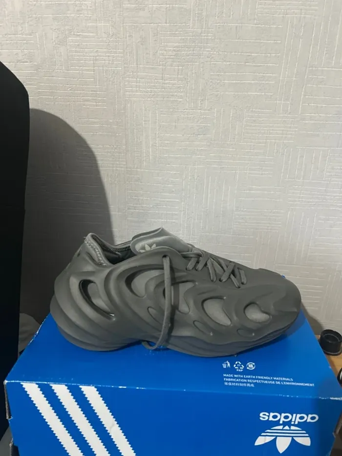 Baskets Adidas AdiFOM Q grises 38