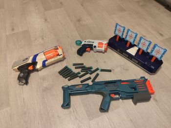 Cible de tir électronique qui se déplace + 3 pistolets Nerf cartouches