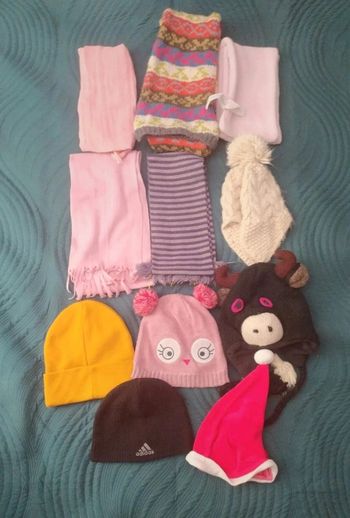 Lot divers bonnet et écharpe enfant