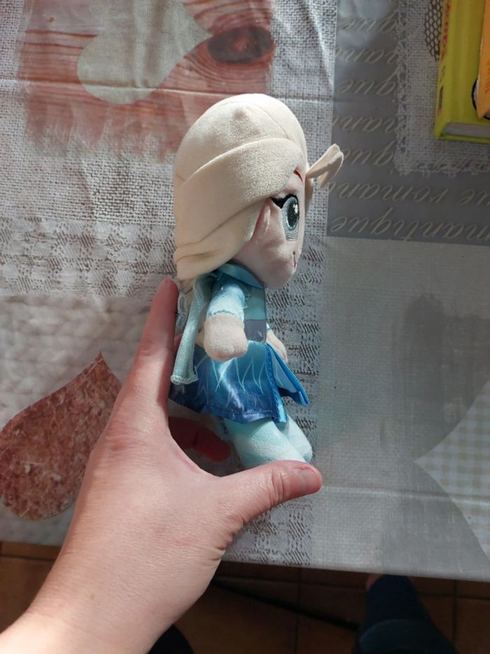 Peluche Elsa Reine des Neiges Disney - photo numéro 3