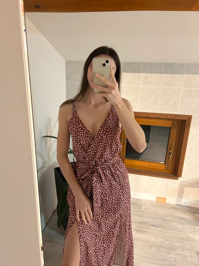 Robe longue à bretelles croisée fendue à ceinture