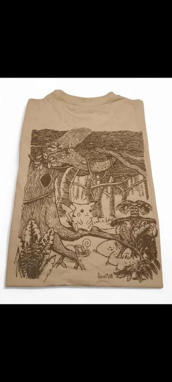 T-shirt Celio collection Pokémon Pikachu dans la forêt M