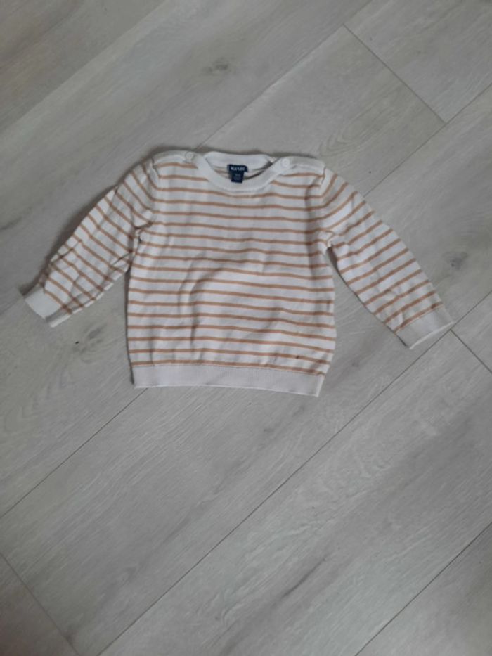 Pull marron et blanc