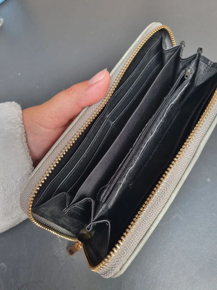 Portefeuille vert pale - photo numéro 2