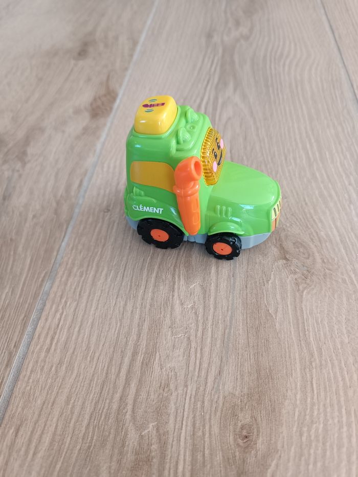 Clement tracteur des champs