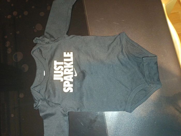 Body nike pour fille 9 mois