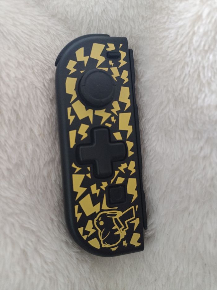 Manettes switch pikachu