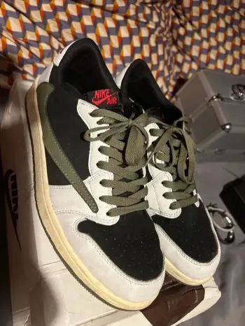 Basket air Jordan 1 officiel Travis Scott 1985 rétro édition limitée rare
