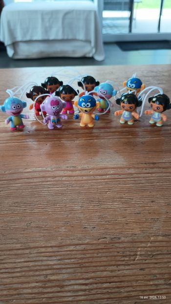 Lot 11'figurines Dora