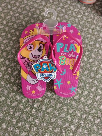 Paire de claquettes neuves Pat patrouille taille 31/32