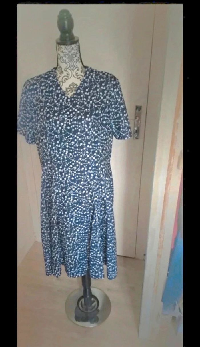 Robe bleu nuit ou robe de grand-mère - photo numéro 3