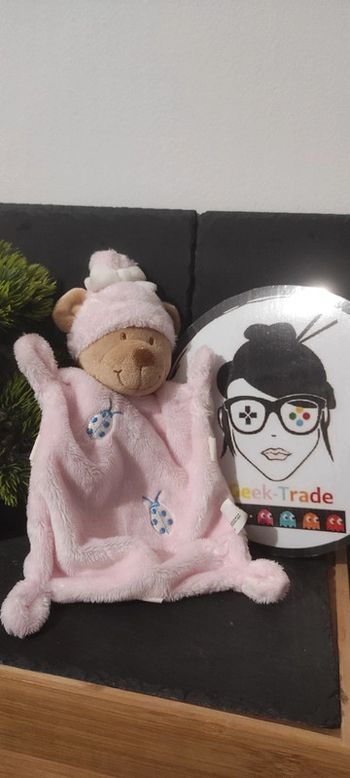 Doudou plat ours rose bonnet coccinelle bleu bonnet marron