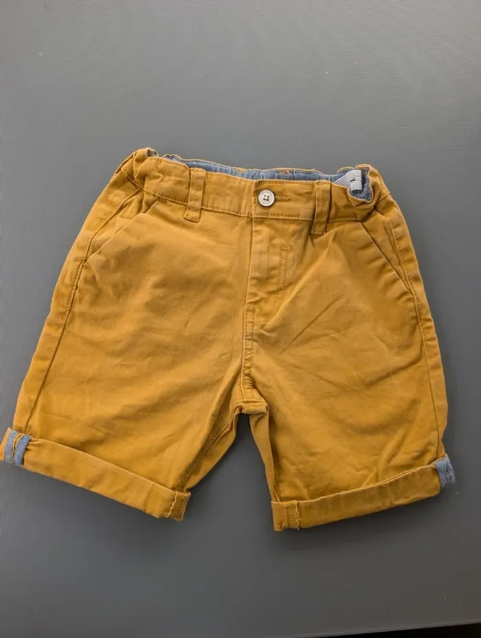 Short chic garçon 5/6 ans comme NEUF