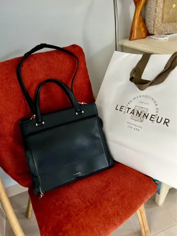Sac à main noir, en cuir, avec porte carte, Le Tanneur
