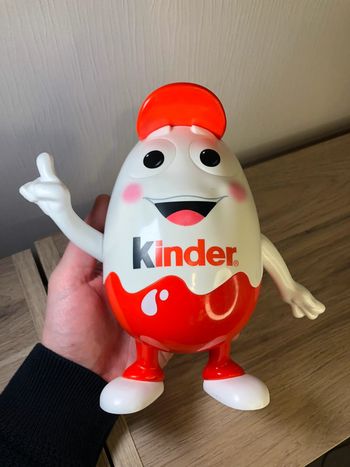 Tirelire figurine géante jouet Kinder maxi