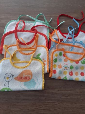 Lot de 7 petits bavoirs