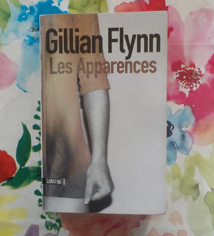 Les apparences de Gillian Flynn Ed. Sonatine