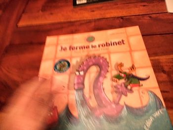 Livre intitulé je ferme le robinet pour économiser l'eau l'élan vert