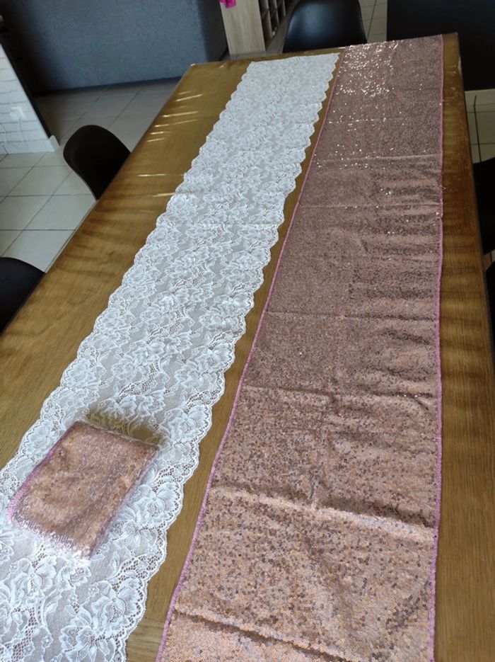 Lot chemins de table NEUF