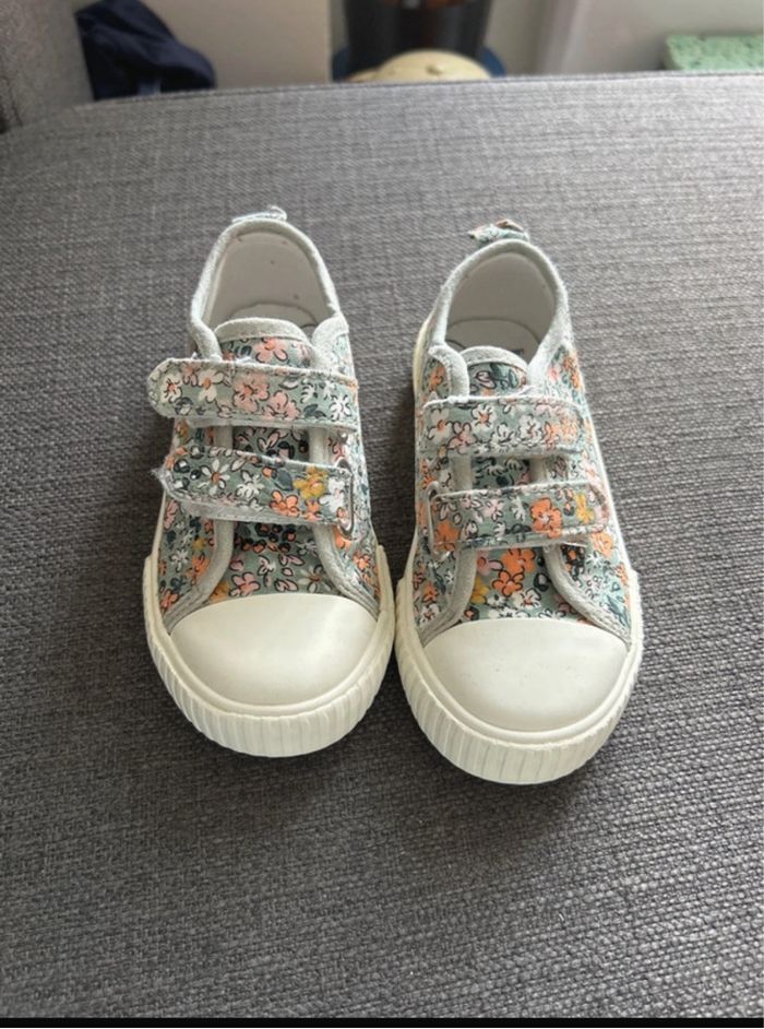 Basket en toile à scratch fille à motif fleur taille 26