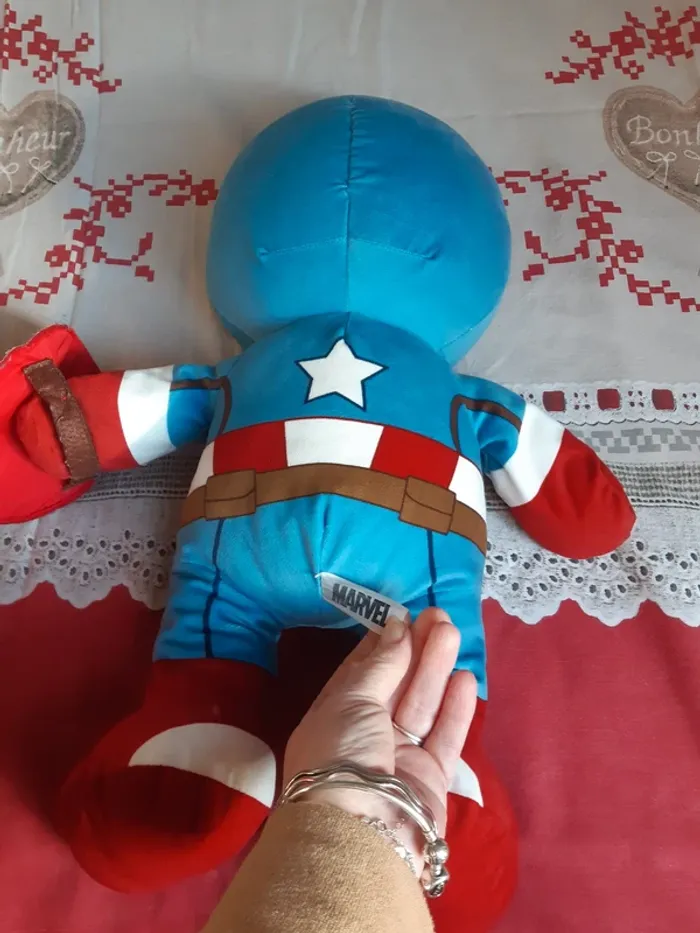 Grande peluche Captain America Marvel - photo numéro 3