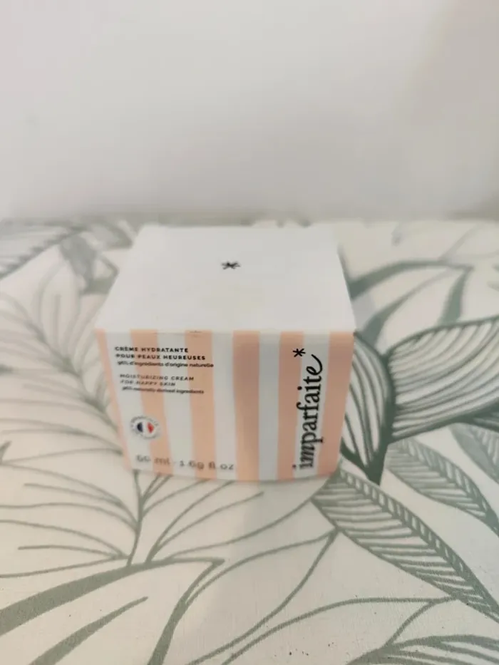 Imparfaite crème hydratante pour peaux heureuses 50ml valeur 14€  à utiliser 12 mois après ouverture