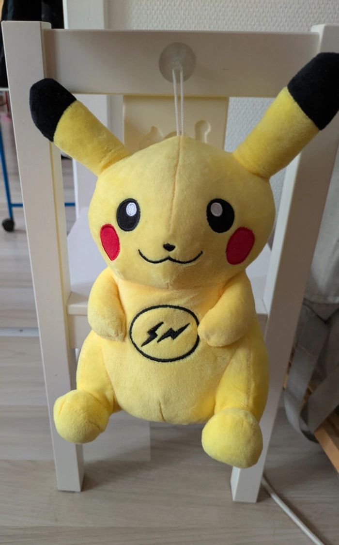 Peluche Pikachu - photo numéro 4