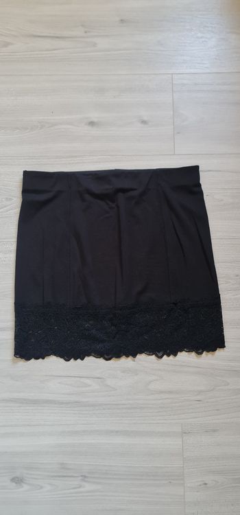 Jupe moulante dentelle