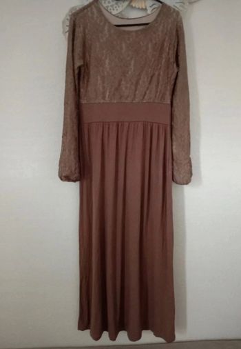 Robe longue haut  dentelle fluide taille 40
