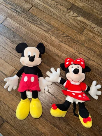 lot peluches achetées à Disneyland Paris bon état général