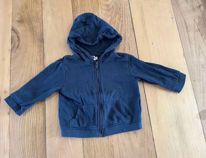 Gilet bleu marine à capuche – 18 mois – Mots d’Enfants