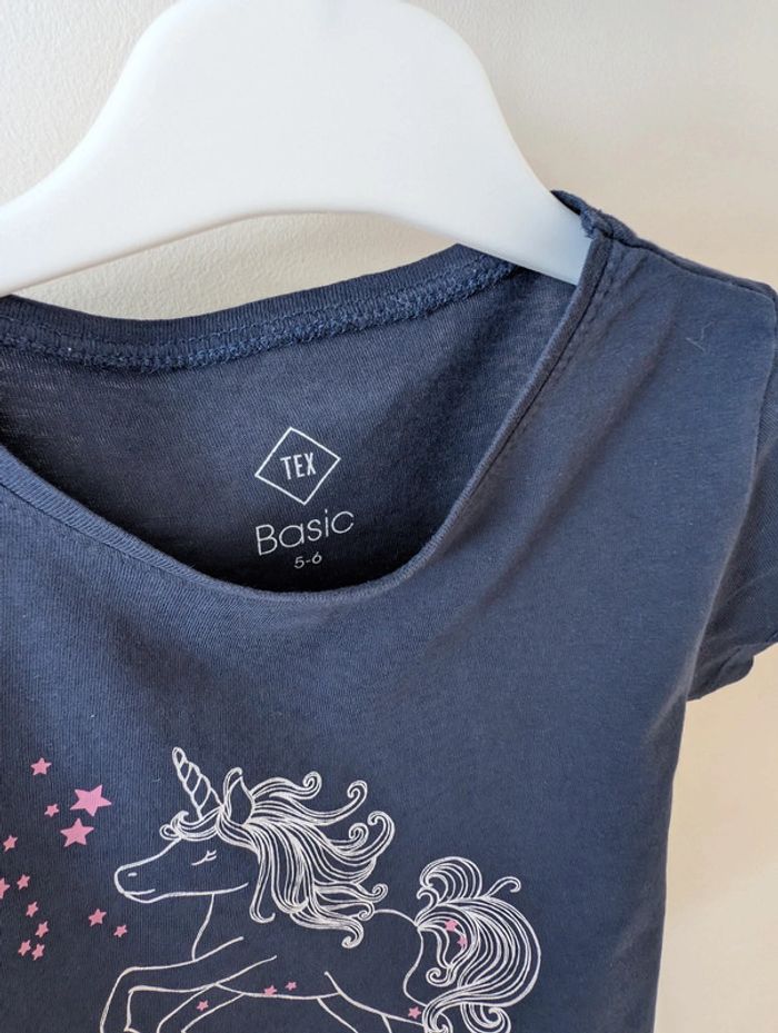 T shirt licorne 5/6 ans - photo numéro 2