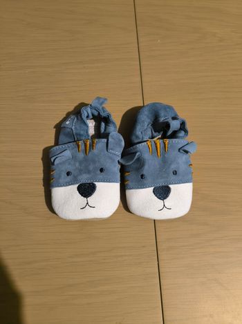 Jolies chaussons bébé neuf