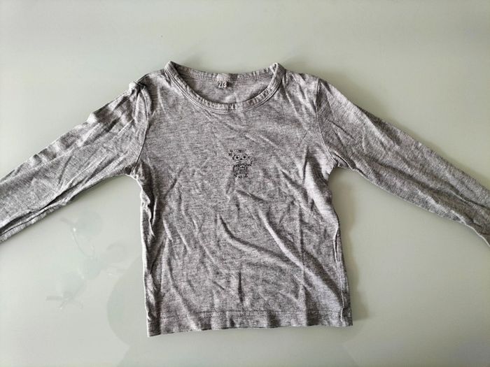 Haut gris taille 2/3 ans