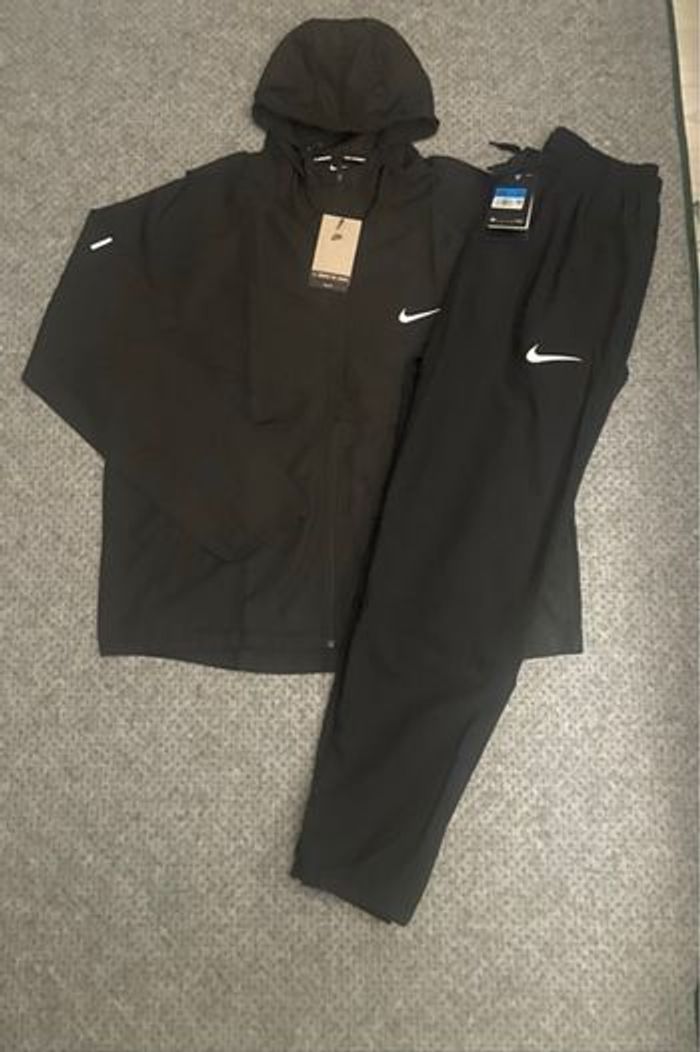Ensemble Nike running