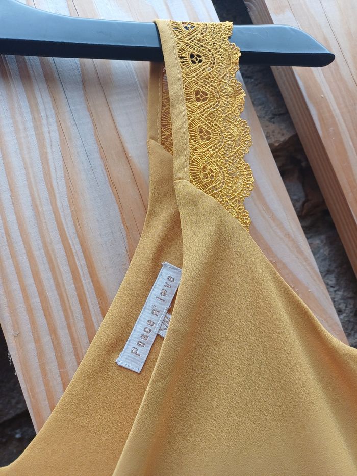 Jolie blouse sans manches brodées moutarde Peace n'love taille S/M - photo numéro 3