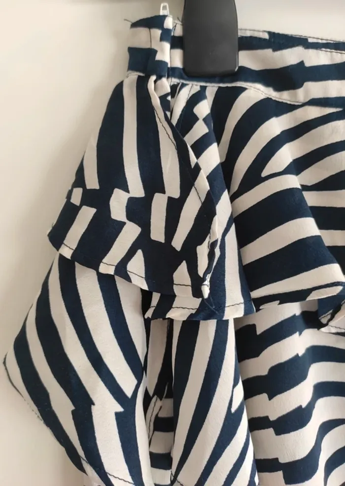 Petite jupe courte volantée zébrée bleu et blanc - Drop Sauvage - photo numéro 7