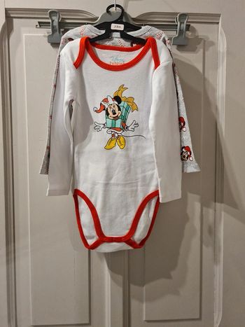 Lot de 2 bodys  23mois Disney baby