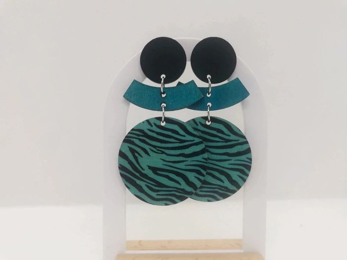 Boucles d'oreille géométriques couleur bleu et motif léopard - photo numéro 2