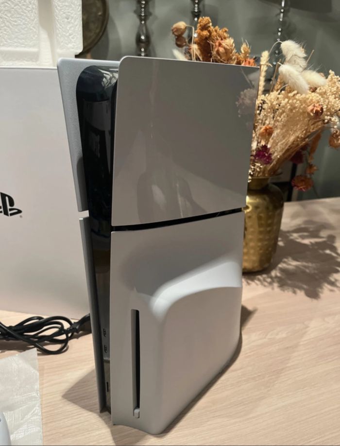 PlayStation 5 Slim – Version Disque (1 To) - photo numéro 2
