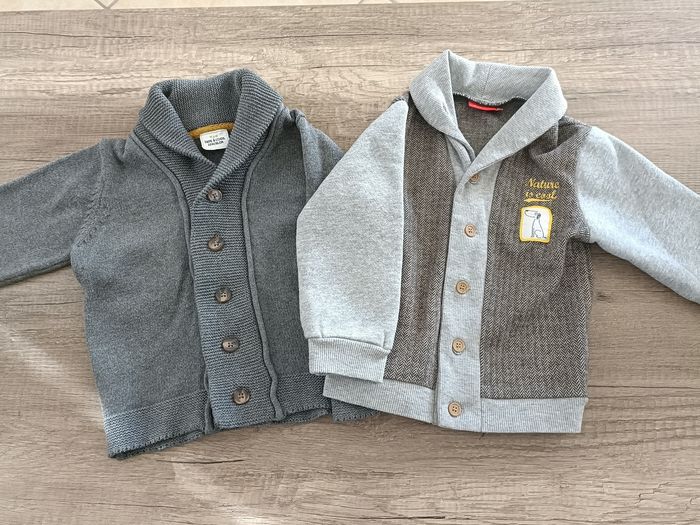 Lot de 2 gilets/vestes à boutons 24 mois